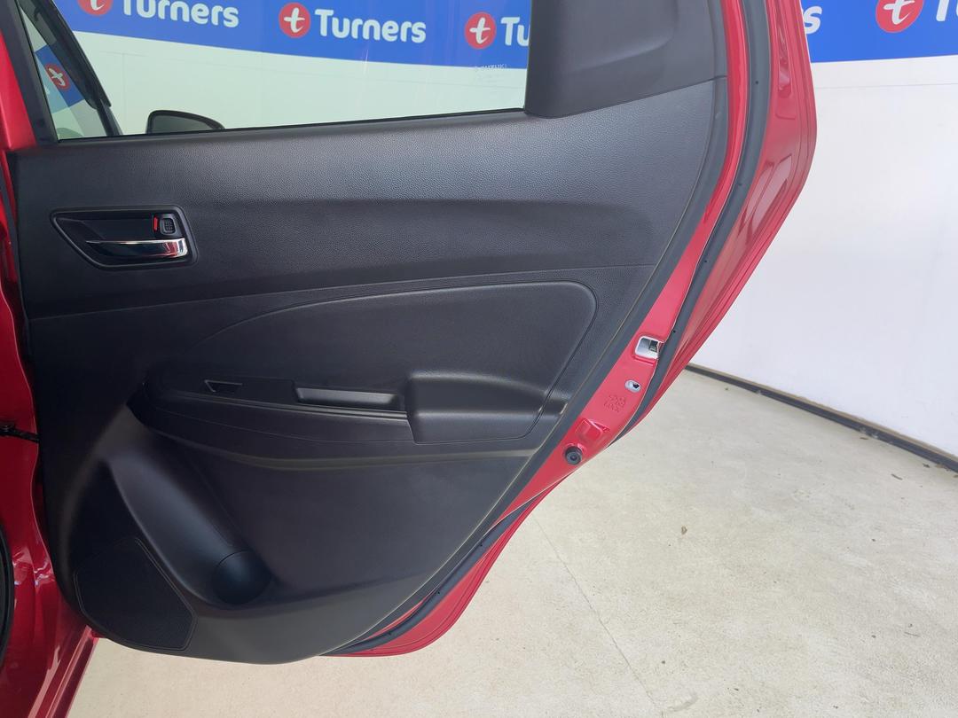 Photo '19' of Suzuki Swift