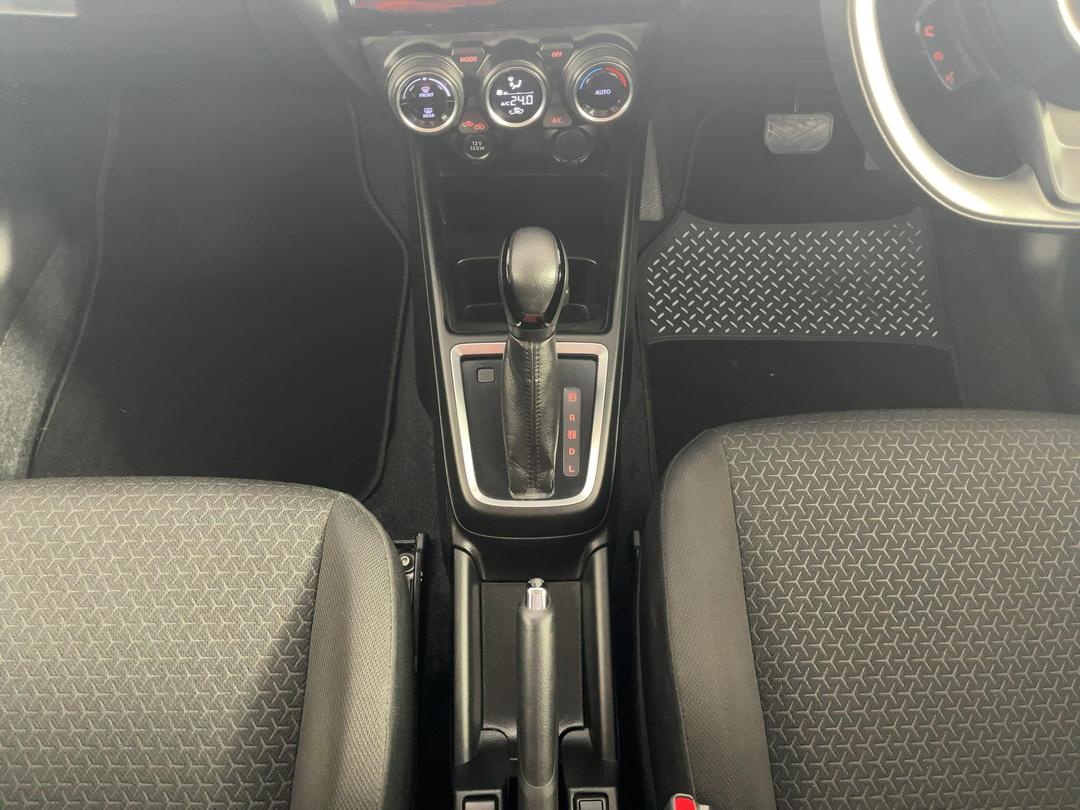 Photo '18' of Suzuki Swift