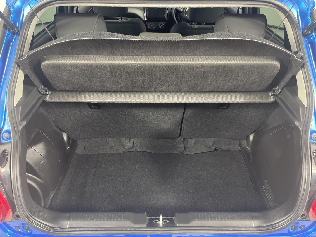 Photo '14' of Suzuki Swift