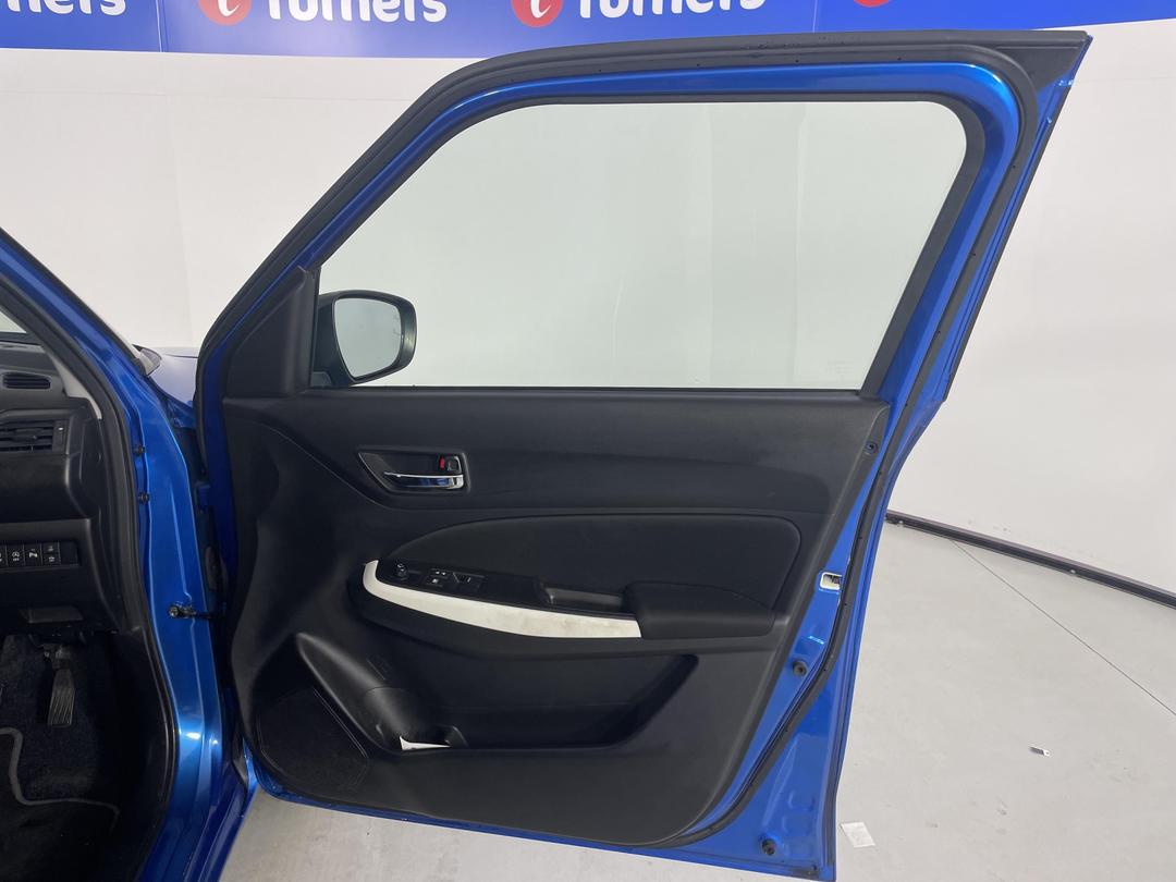 Photo '15' of Suzuki Swift