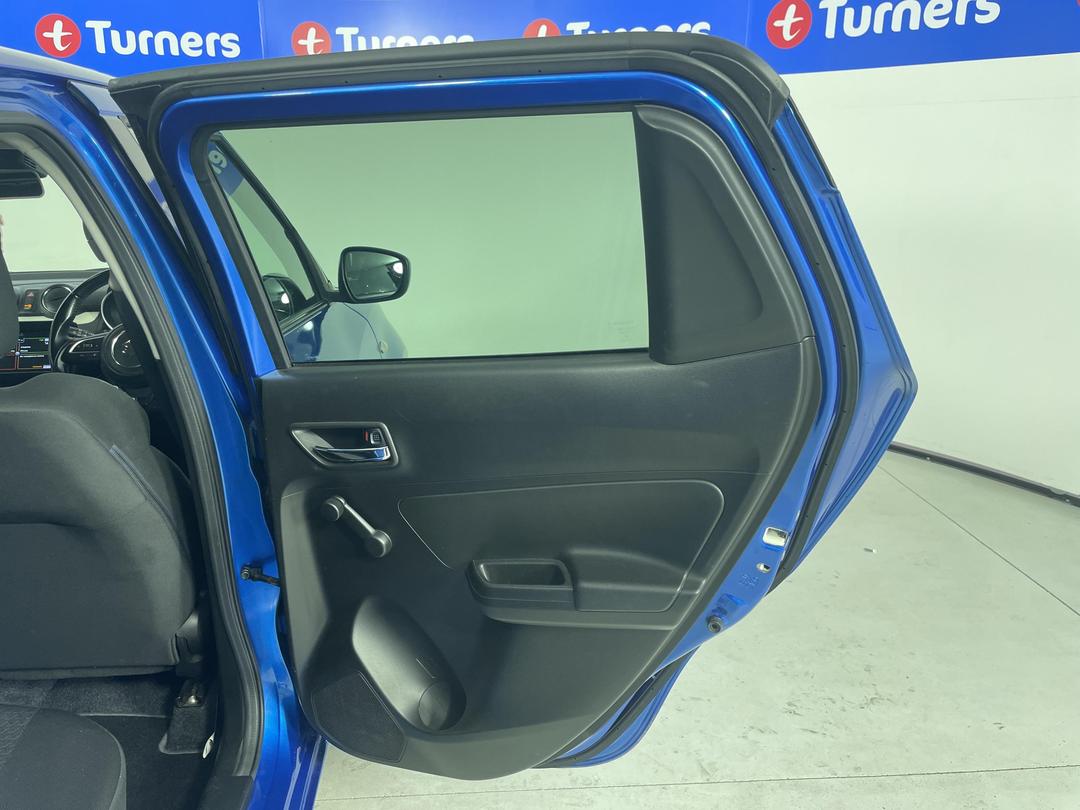 Photo '19' of Suzuki Swift