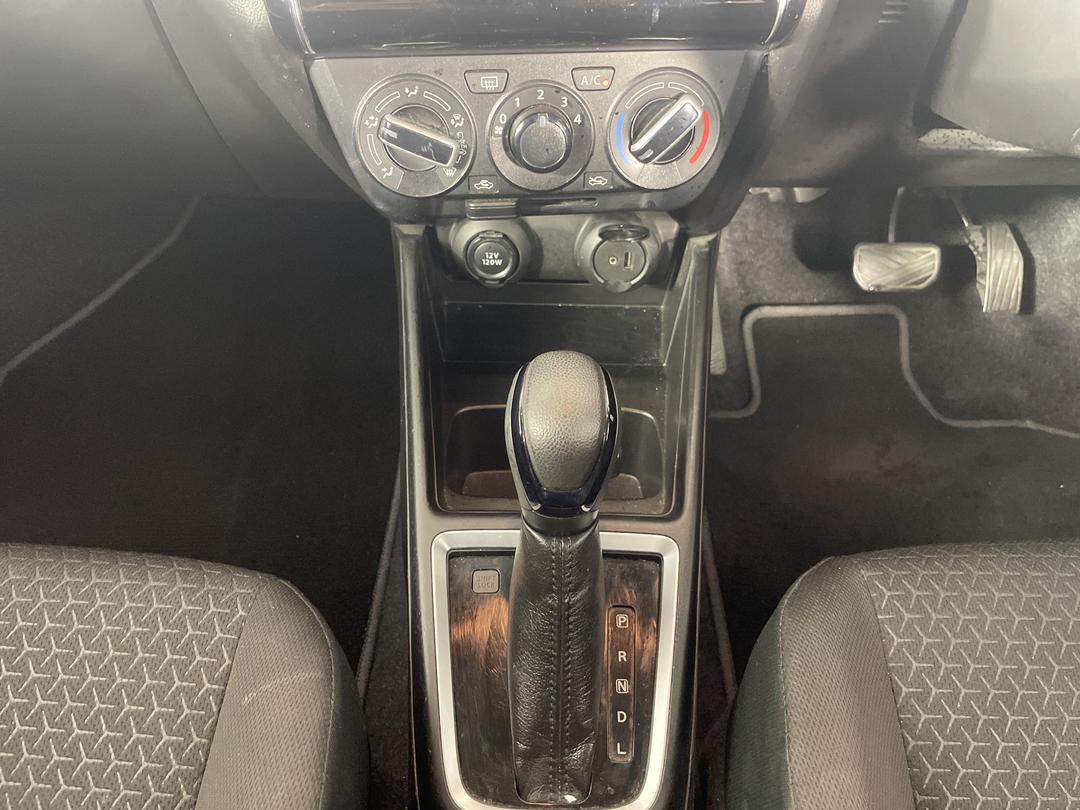 Photo '18' of Suzuki Swift