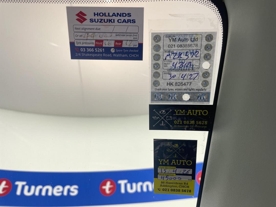 Photo '23' of Suzuki Swift