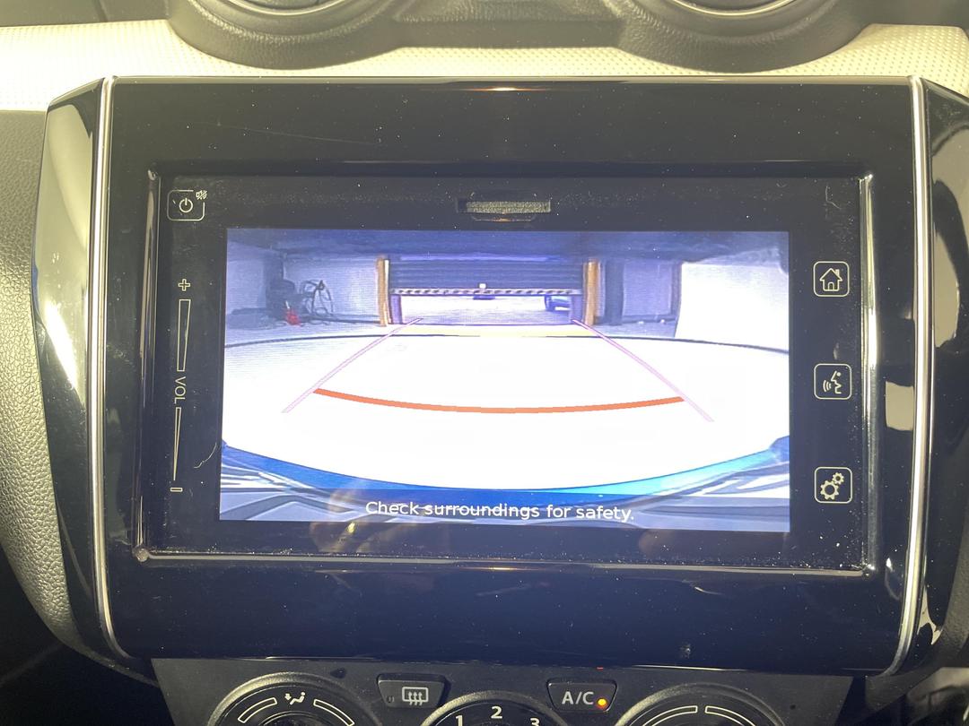 Photo '24' of Suzuki Swift