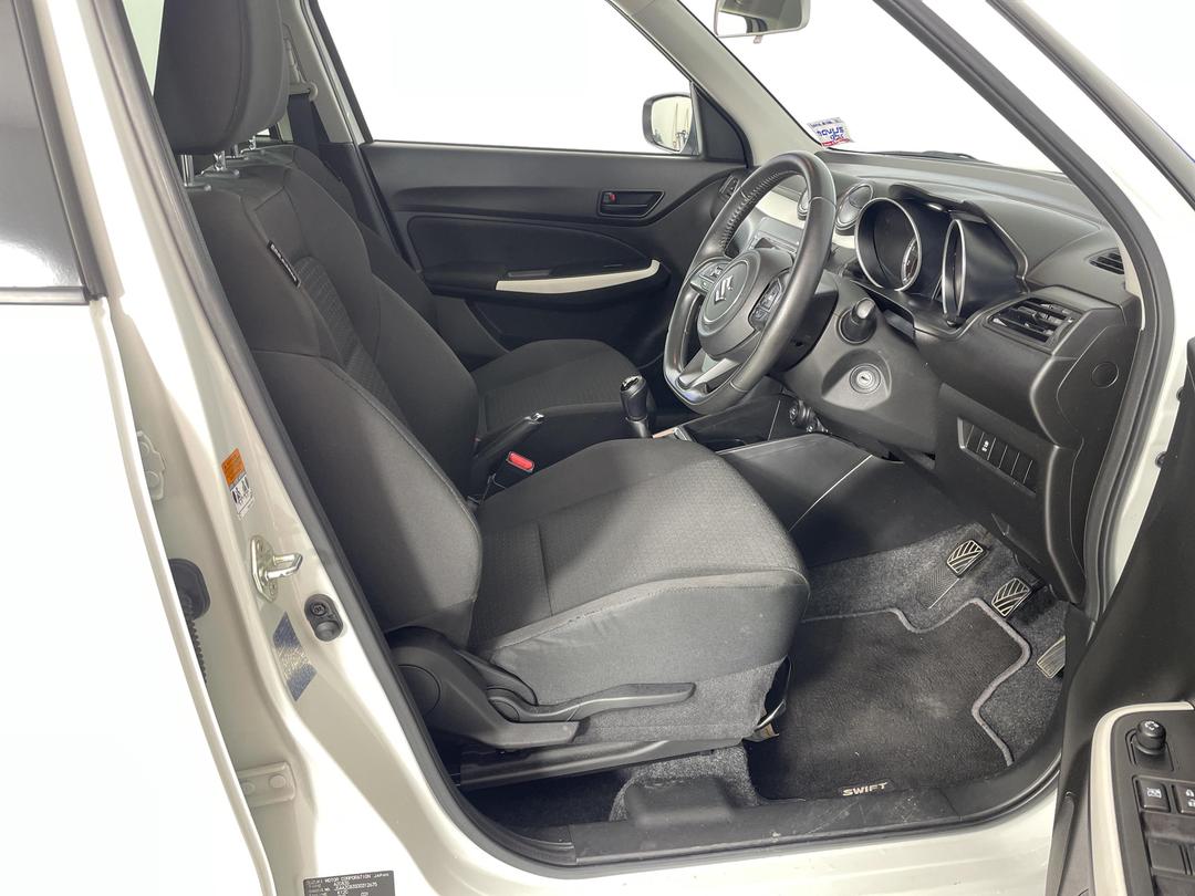 Photo '16' of Suzuki Swift