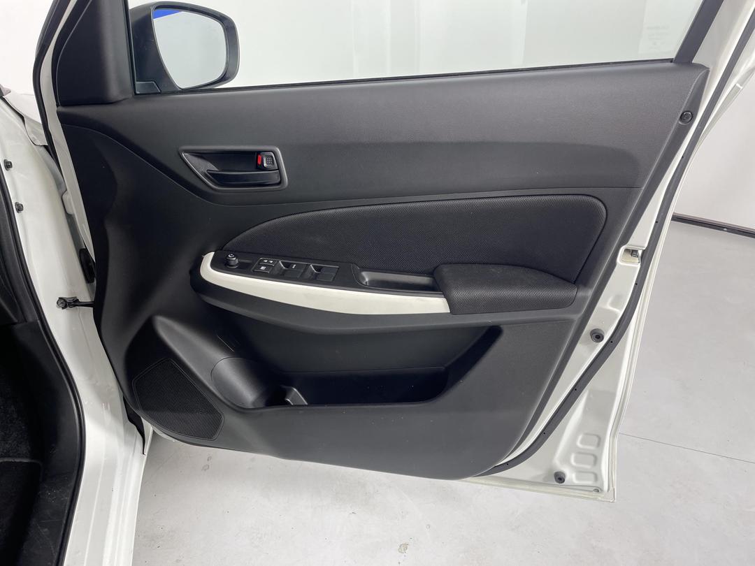 Photo '15' of Suzuki Swift