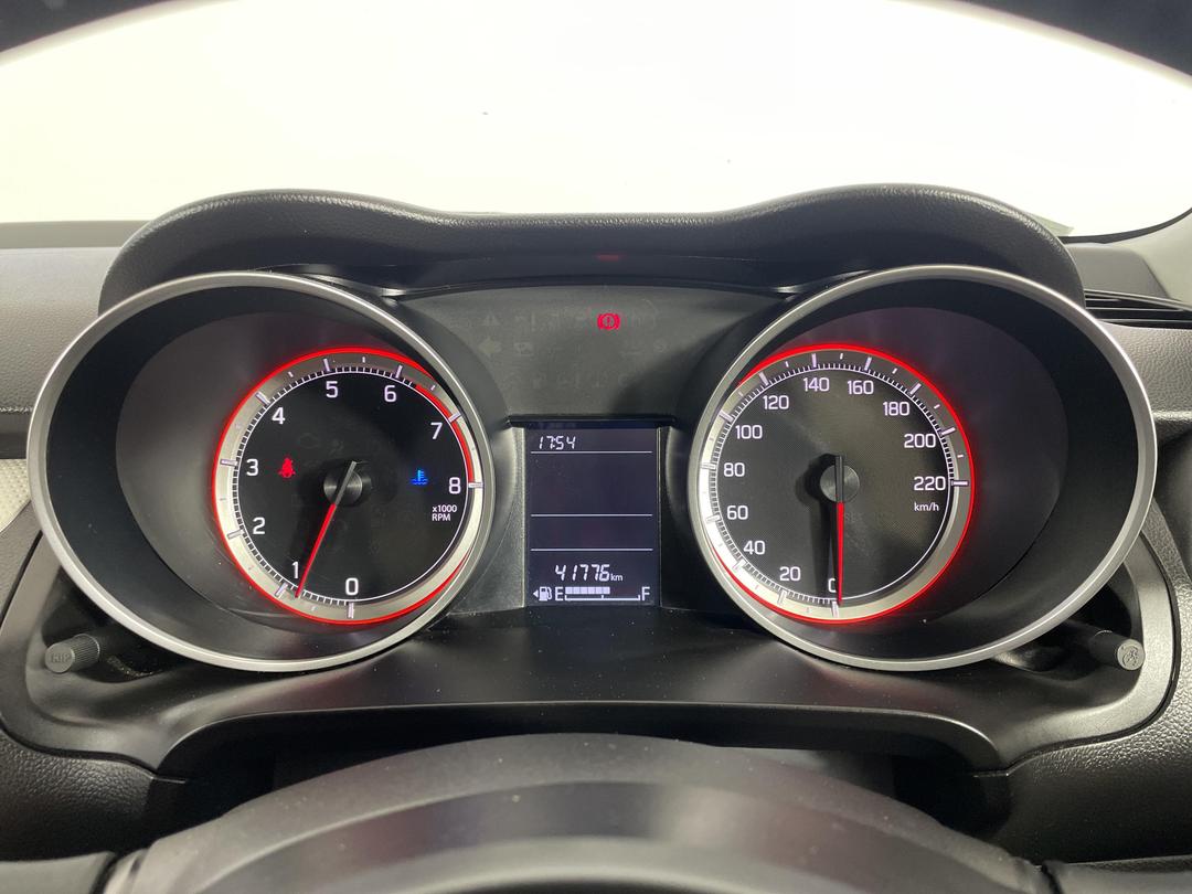 Photo '21' of Suzuki Swift