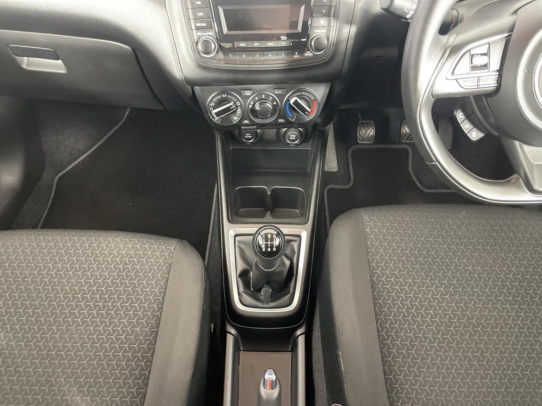 Photo '18' of Suzuki Swift