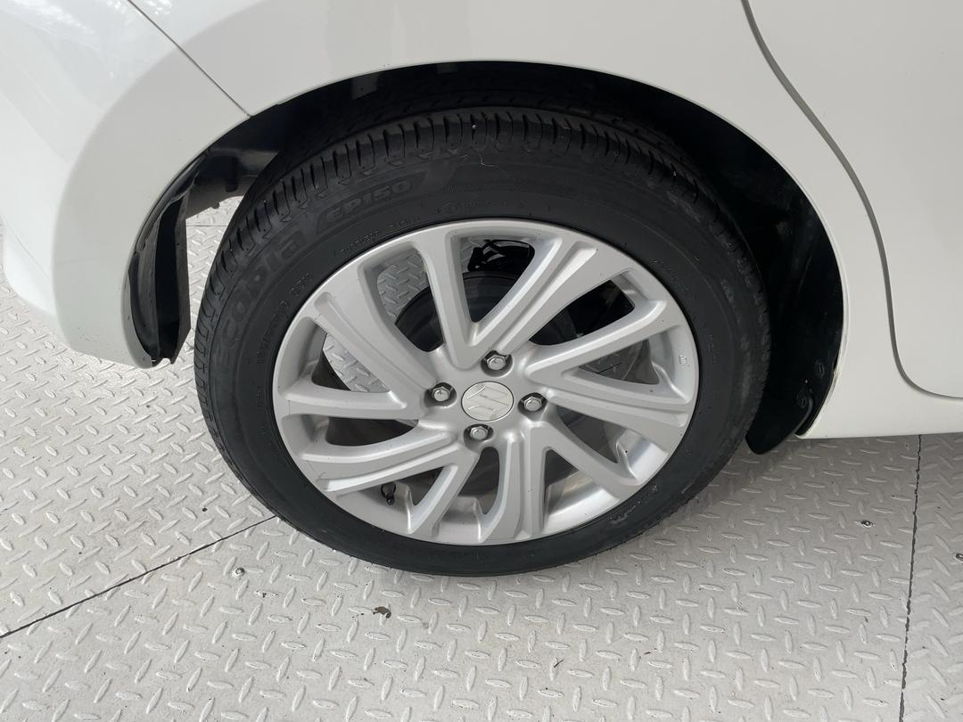 Photo '12' of Suzuki Swift