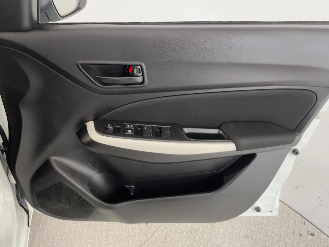 Photo '15' of Suzuki Swift