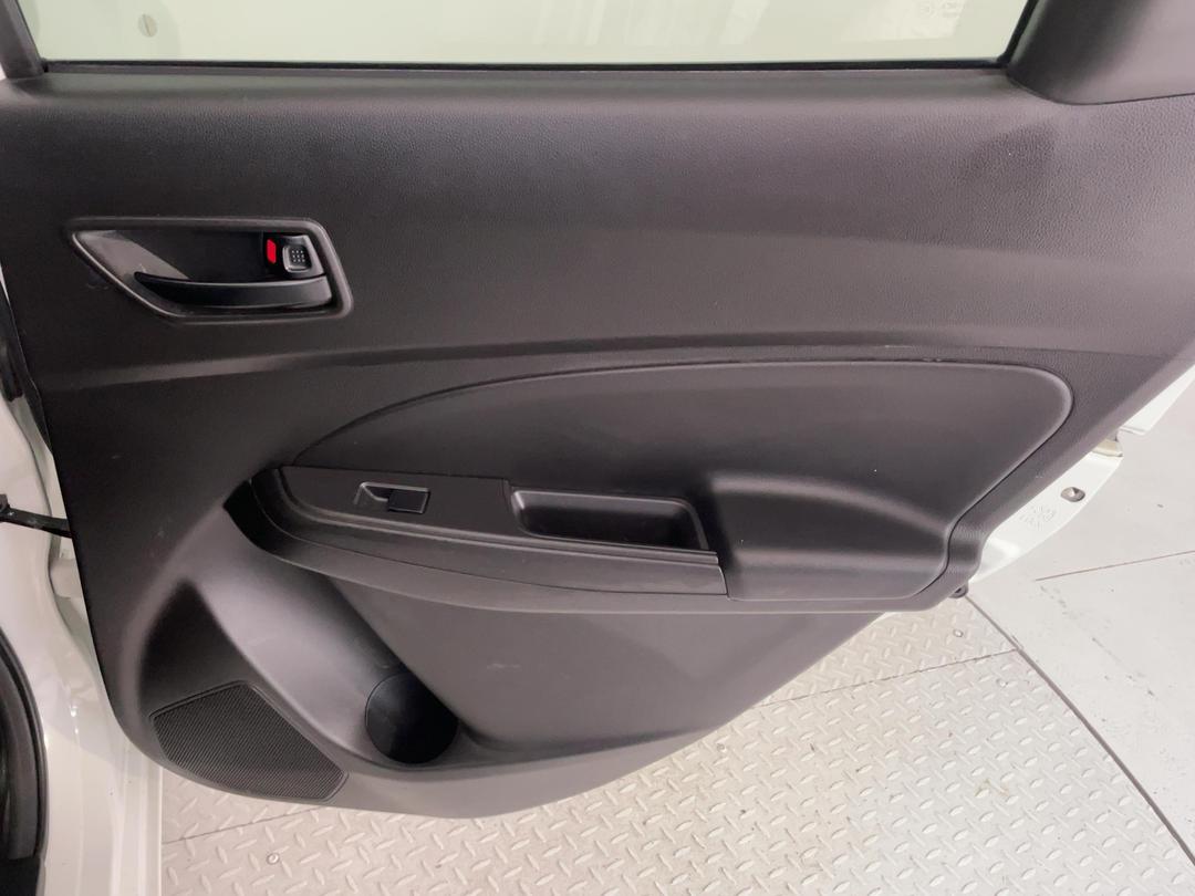 Photo '19' of Suzuki Swift