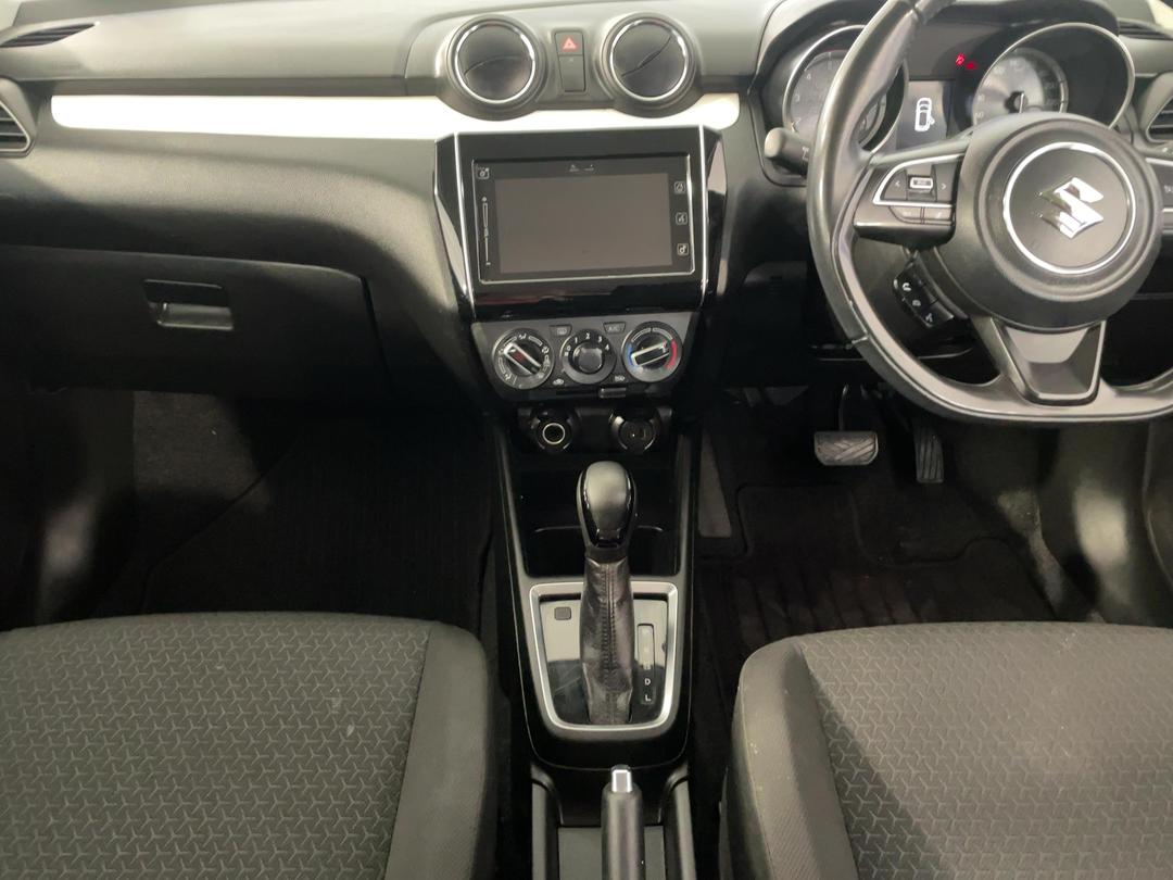 Photo '18' of Suzuki Swift