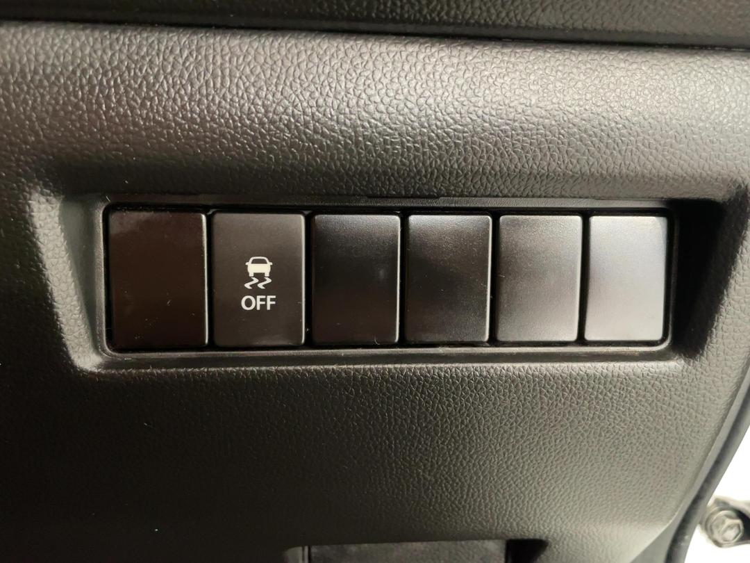 Photo '24' of Suzuki Swift