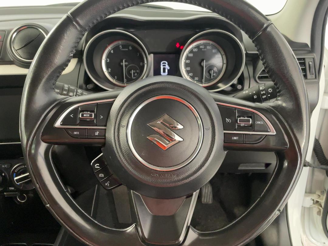 Photo '27' of Suzuki Swift