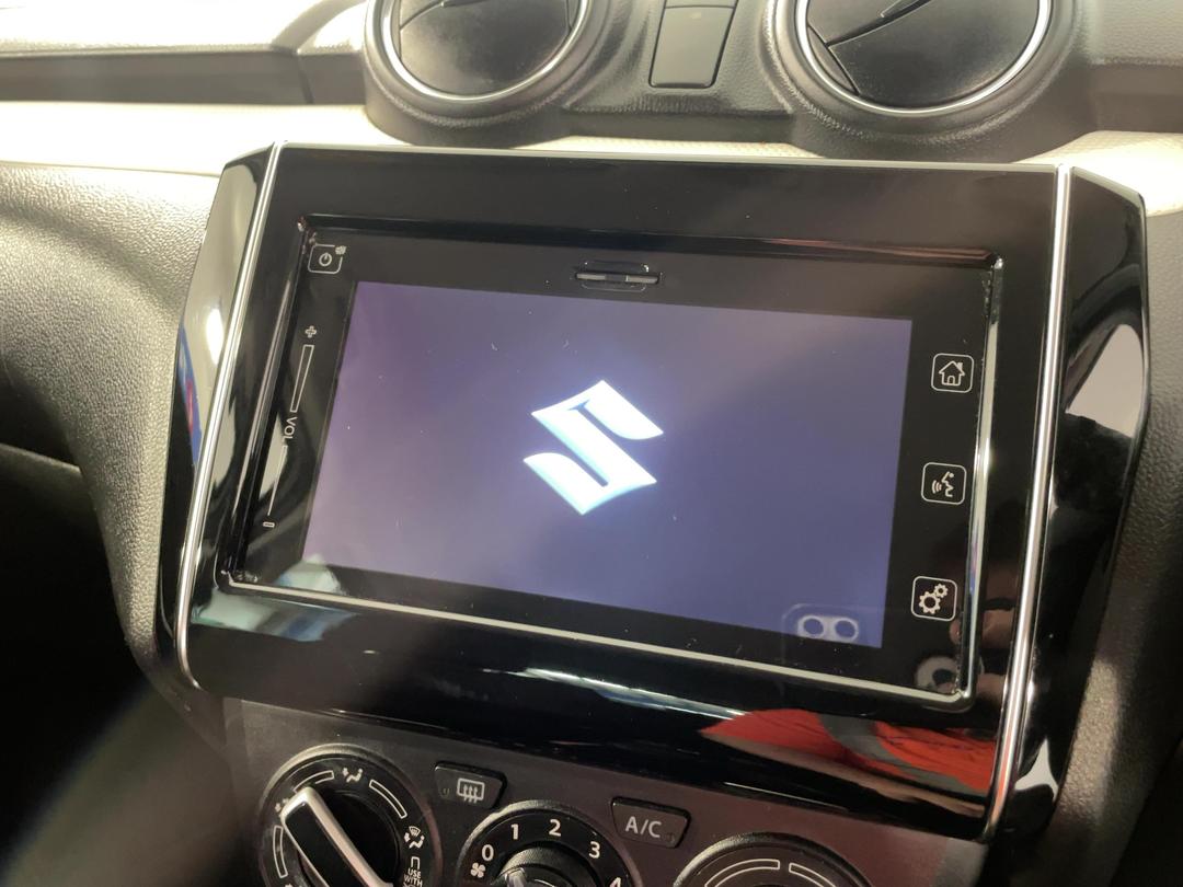 Photo '28' of Suzuki Swift