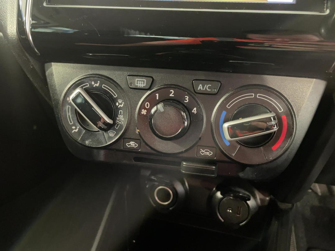 Photo '30' of Suzuki Swift