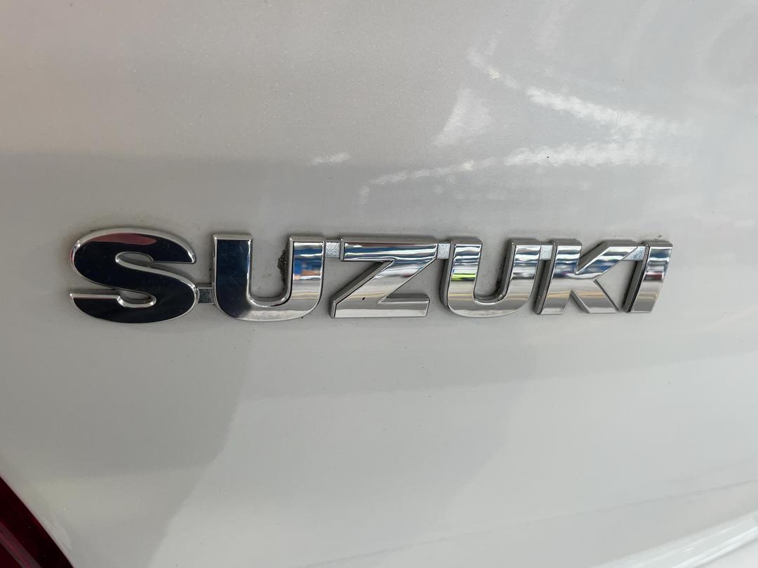 Photo '35' of Suzuki Swift