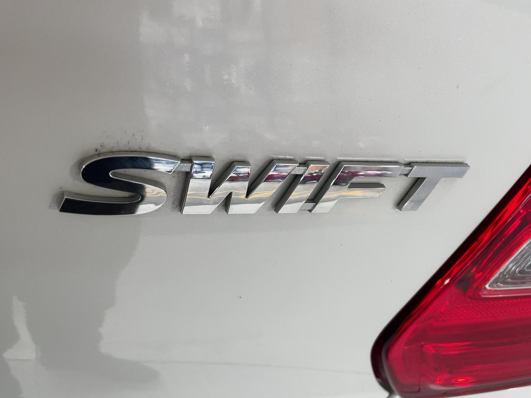 Photo '36' of Suzuki Swift