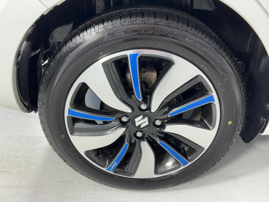 Photo '12' of Suzuki Swift