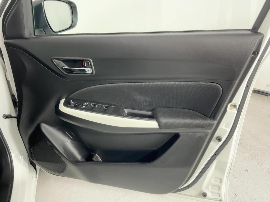 Photo '15' of Suzuki Swift