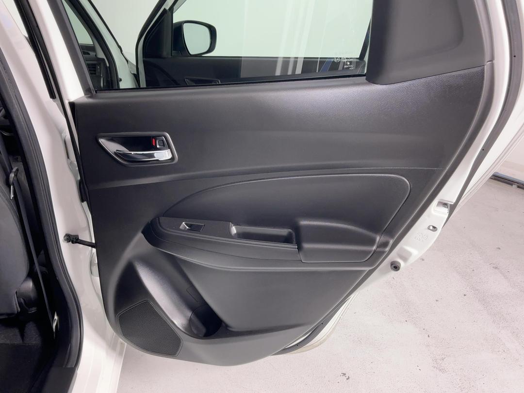 Photo '19' of Suzuki Swift