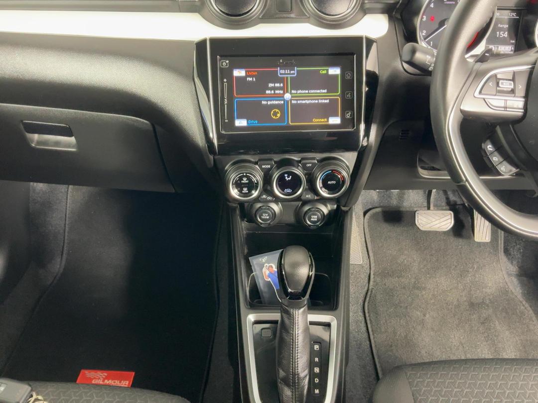 Photo '18' of Suzuki Swift