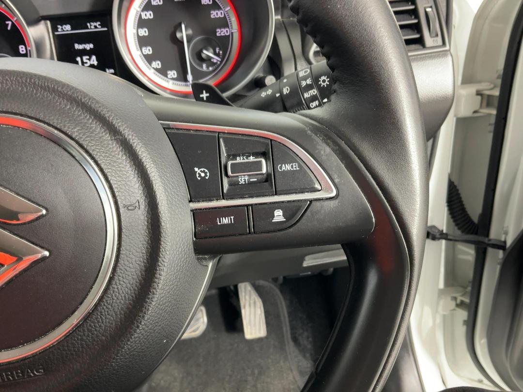 Photo '24' of Suzuki Swift