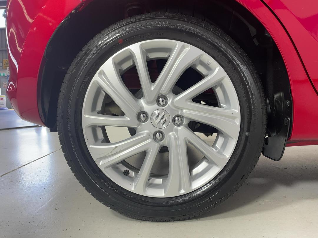 Photo '12' of Suzuki Swift