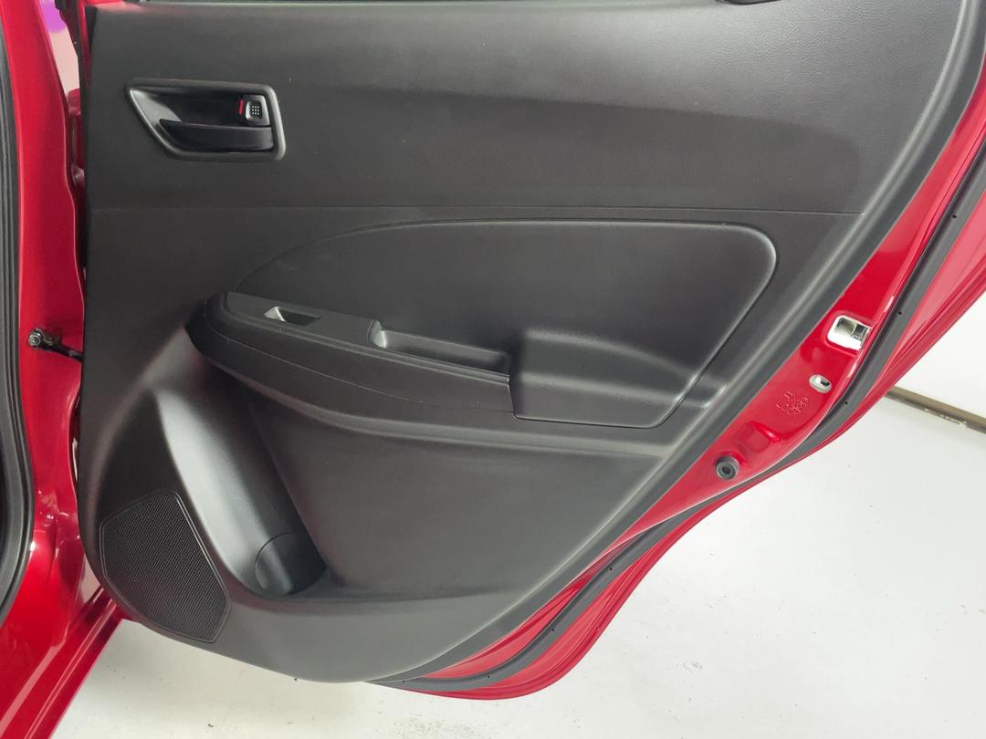 Photo '19' of Suzuki Swift