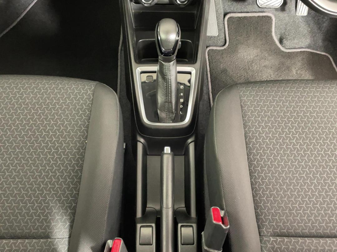 Photo '18' of Suzuki Swift