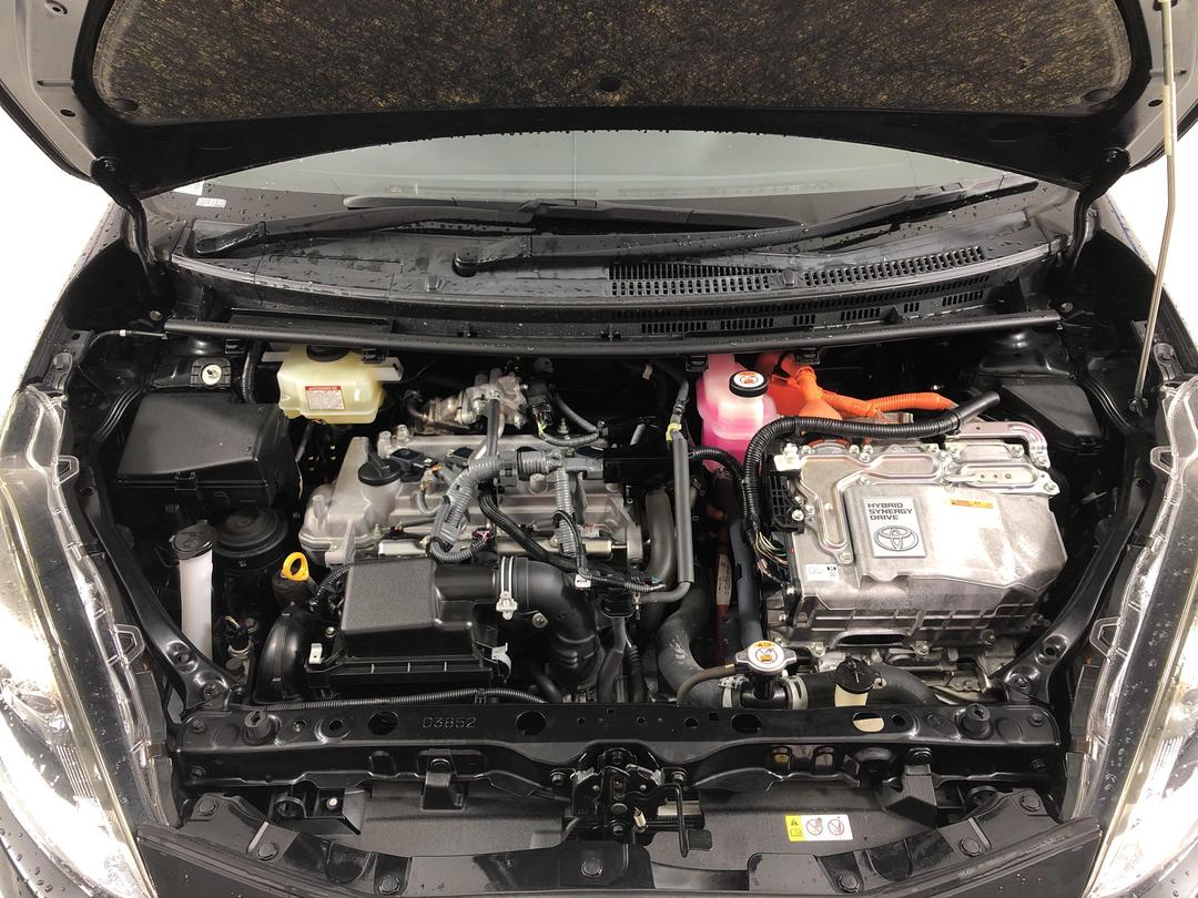 Photo '13' of Toyota Aqua