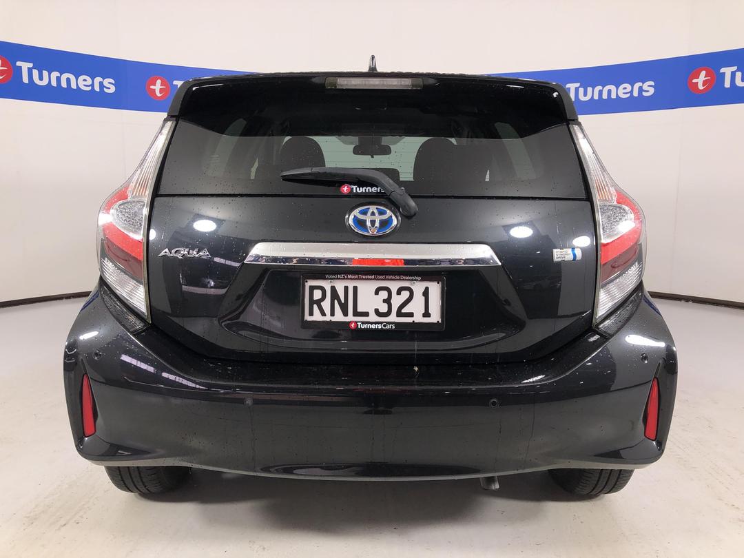 Photo '6' of Toyota Aqua