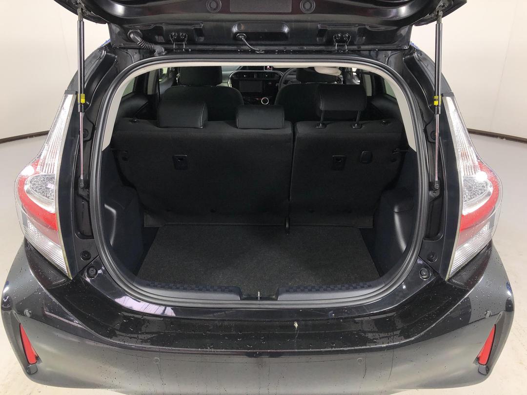 Photo '14' of Toyota Aqua