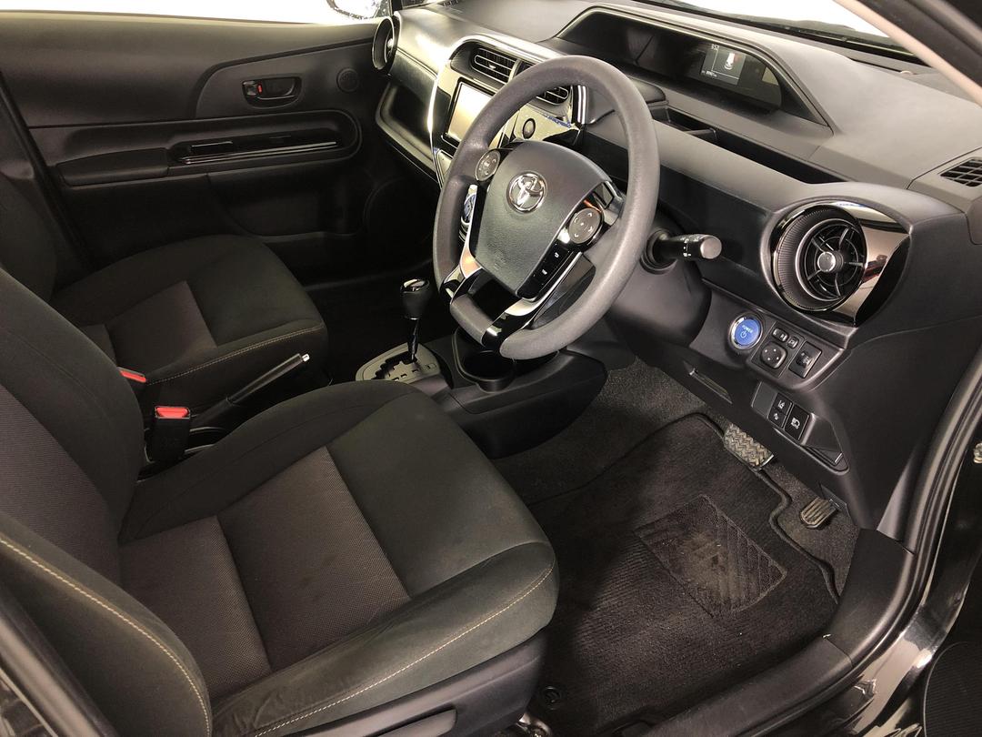 Photo '16' of Toyota Aqua