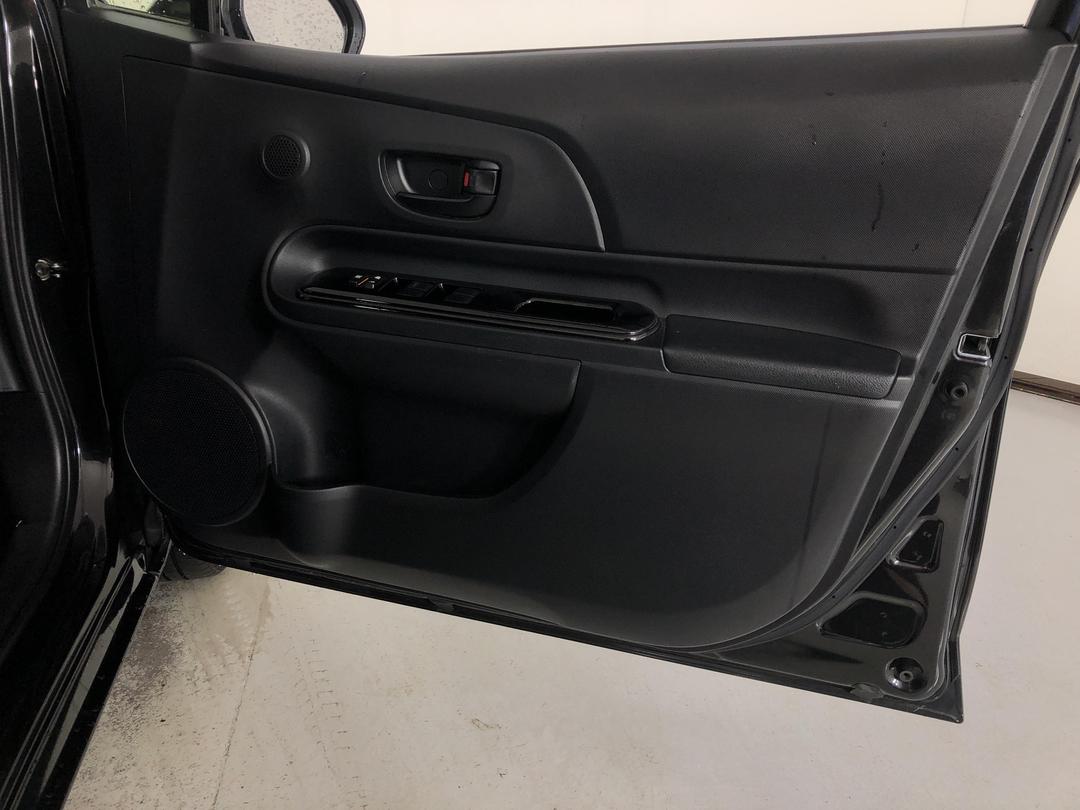 Photo '15' of Toyota Aqua