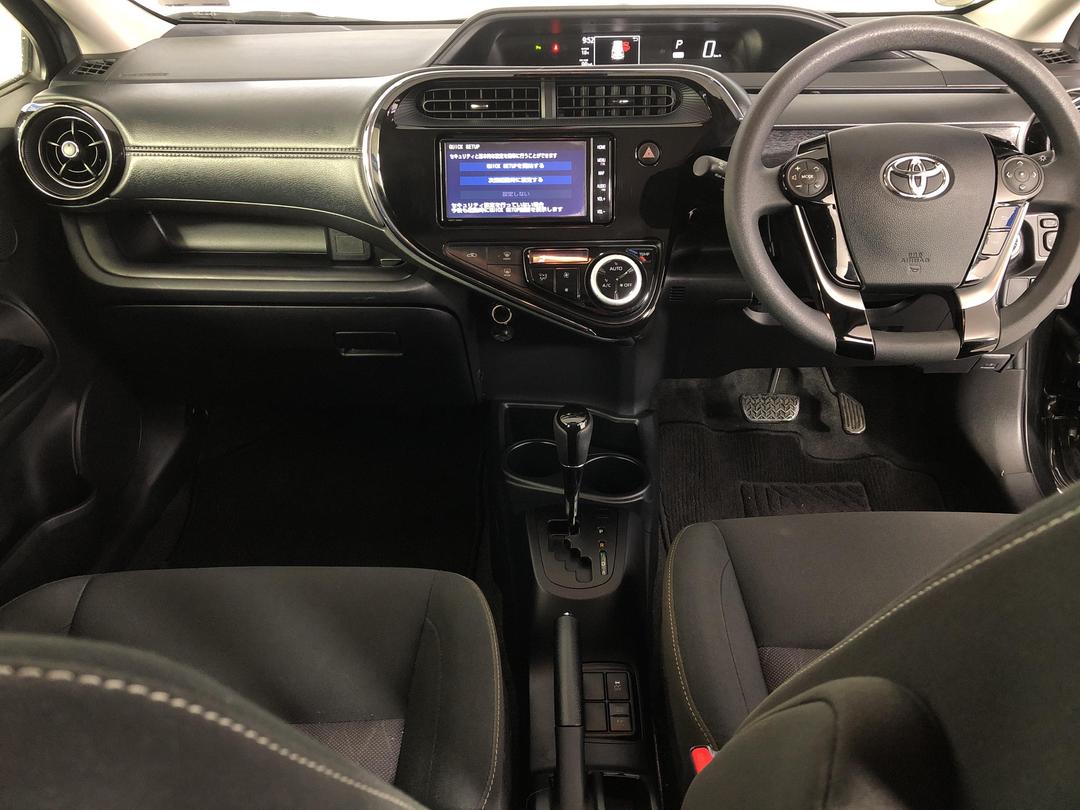 Photo '17' of Toyota Aqua