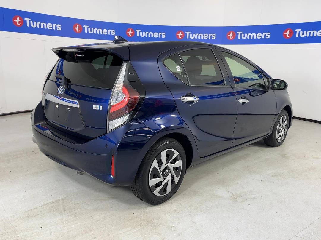 Photo '7' of Toyota Aqua
