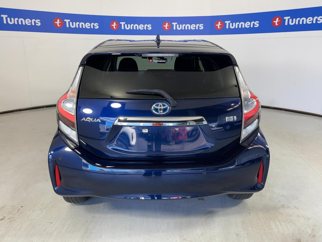 Photo '6' of Toyota Aqua