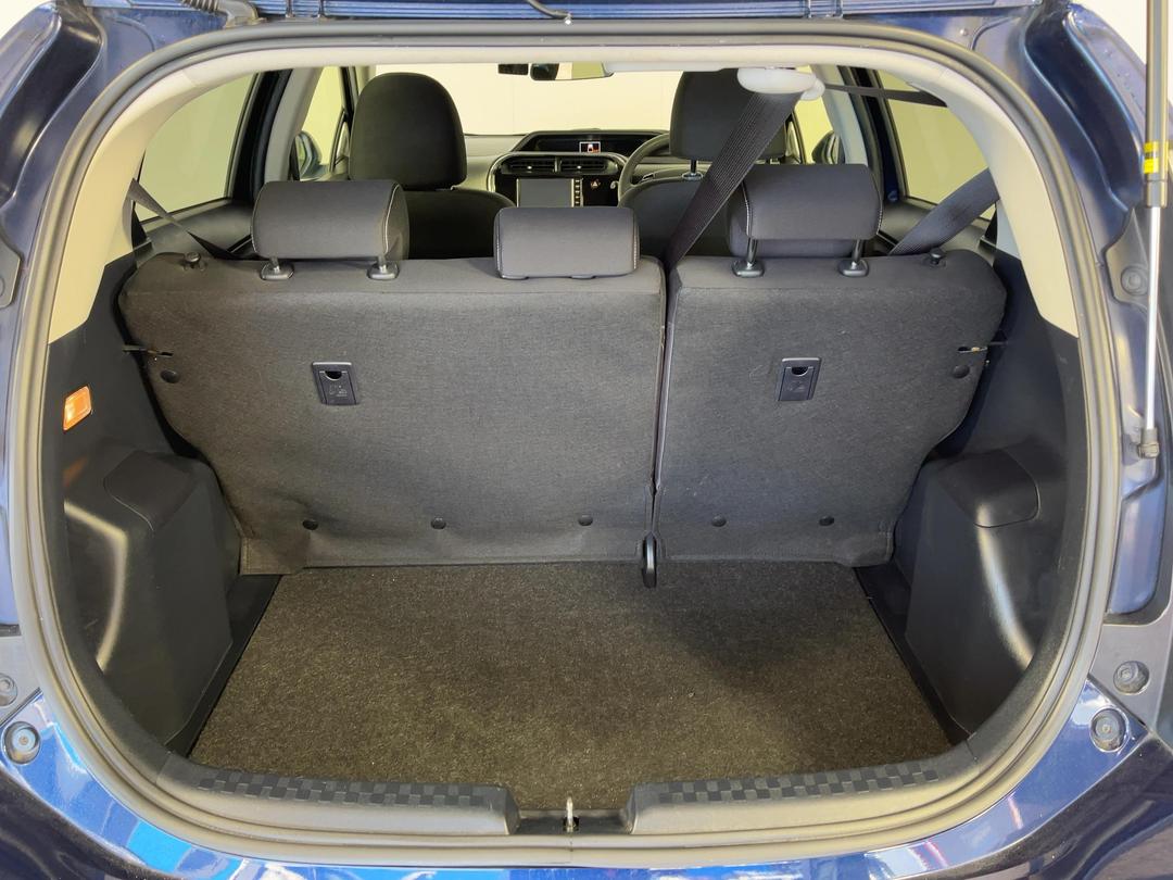 Photo '14' of Toyota Aqua