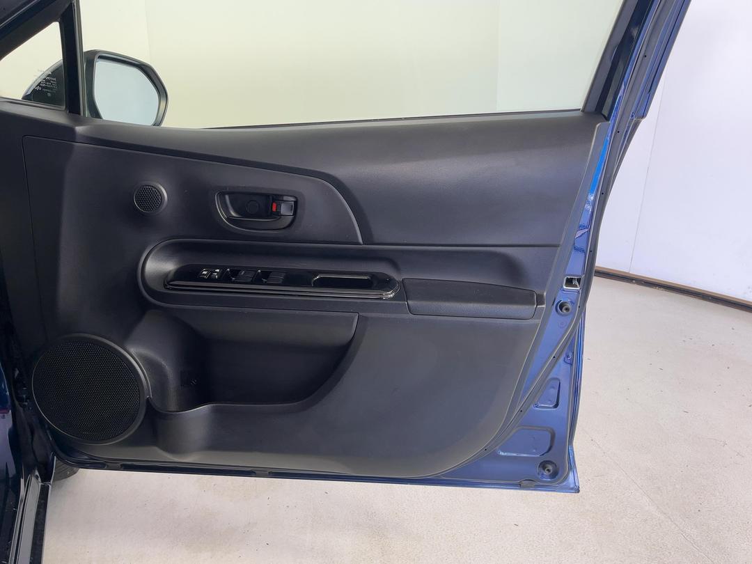 Photo '15' of Toyota Aqua