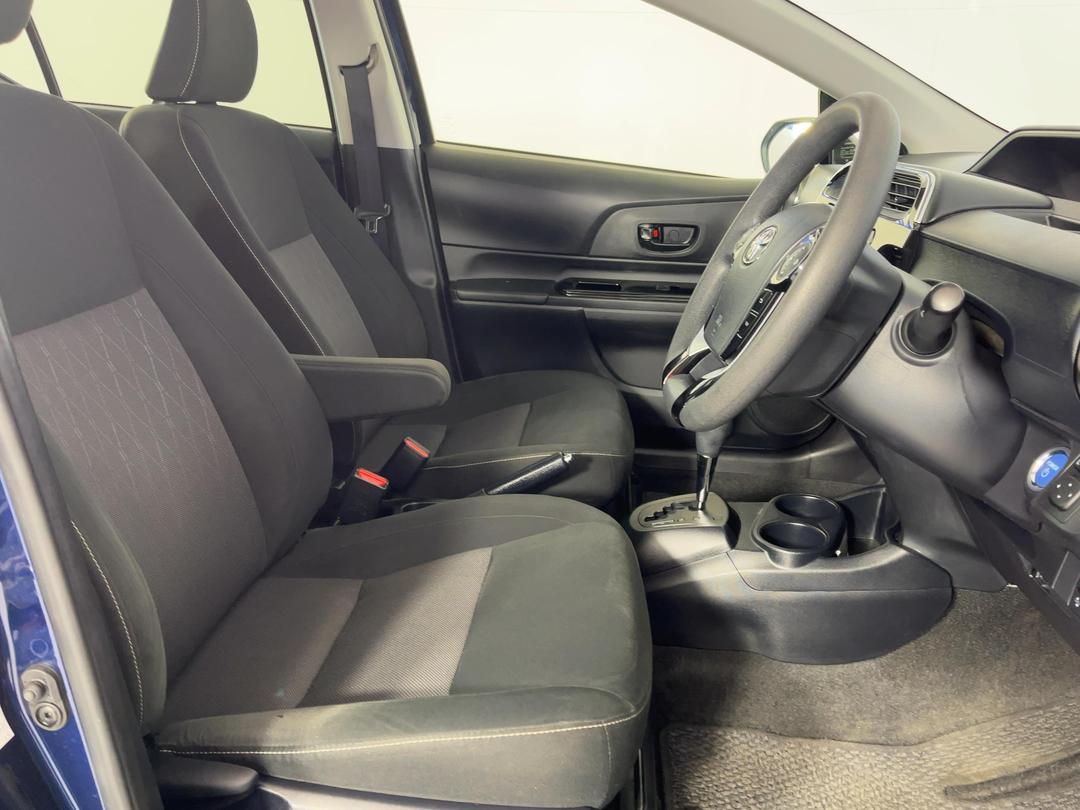 Photo '16' of Toyota Aqua