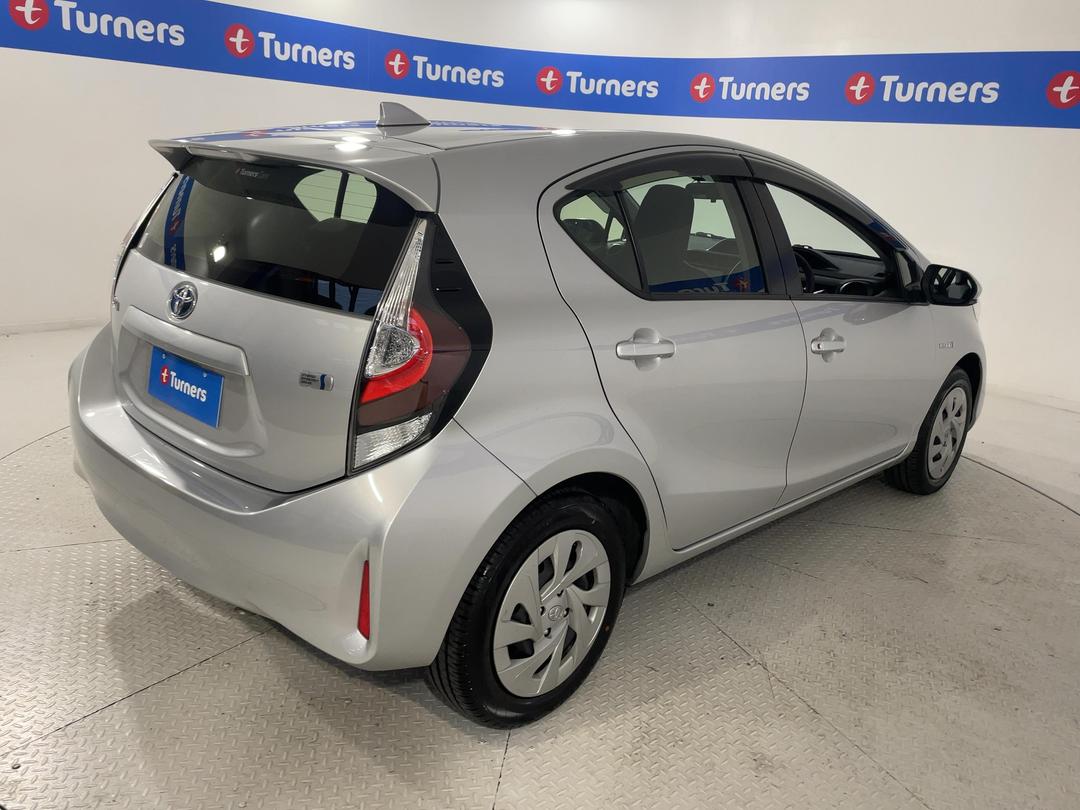Photo '7' of Toyota Aqua