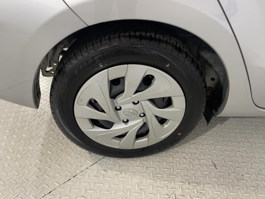 Photo '12' of Toyota Aqua