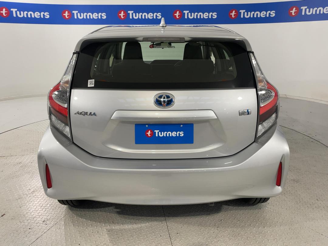 Photo '6' of Toyota Aqua