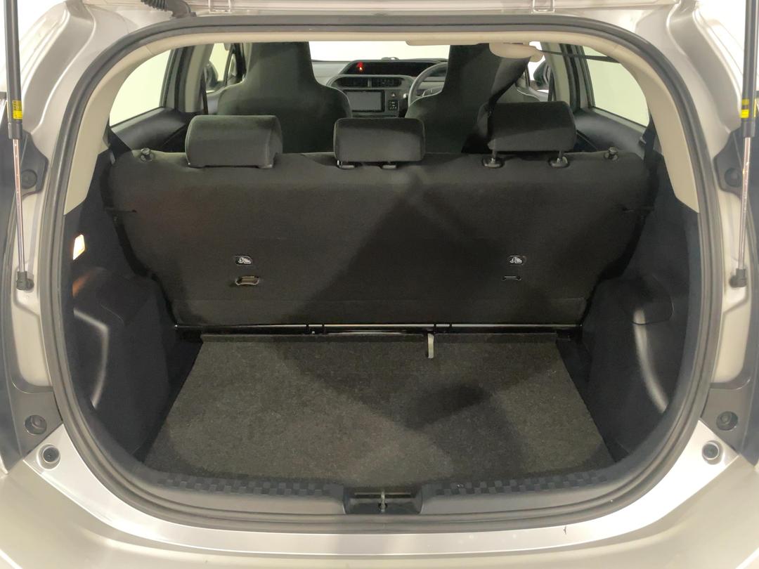 Photo '14' of Toyota Aqua
