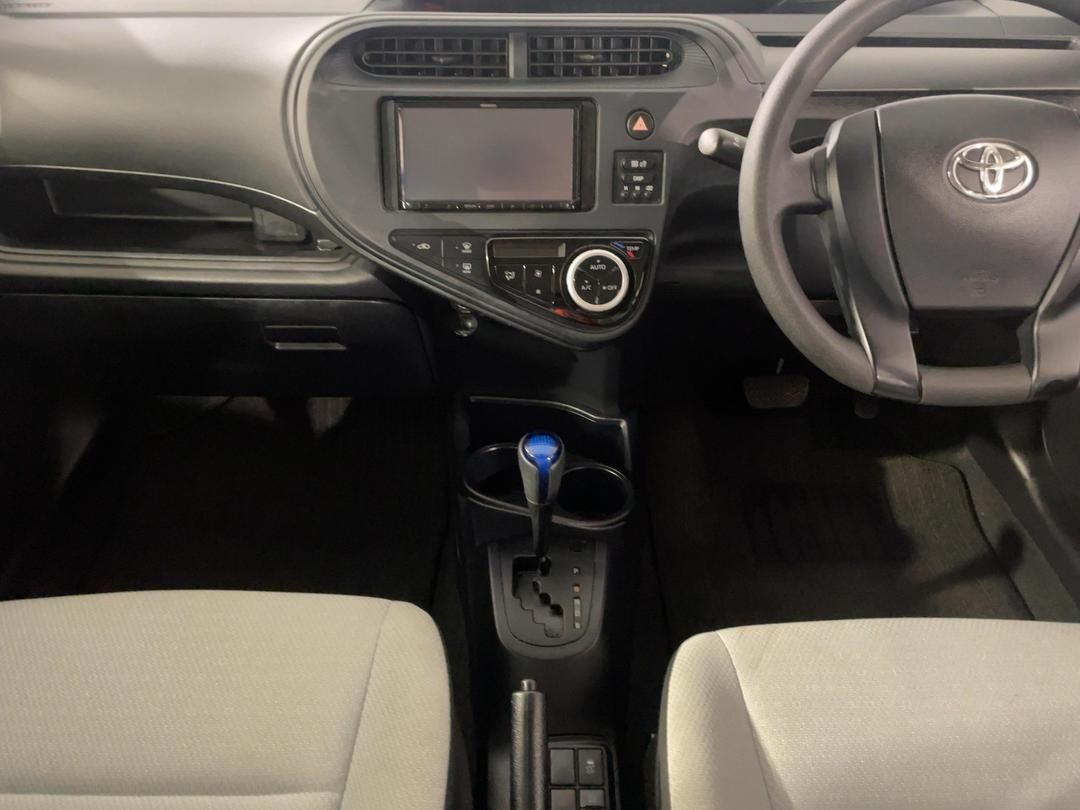 Photo '18' of Toyota Aqua