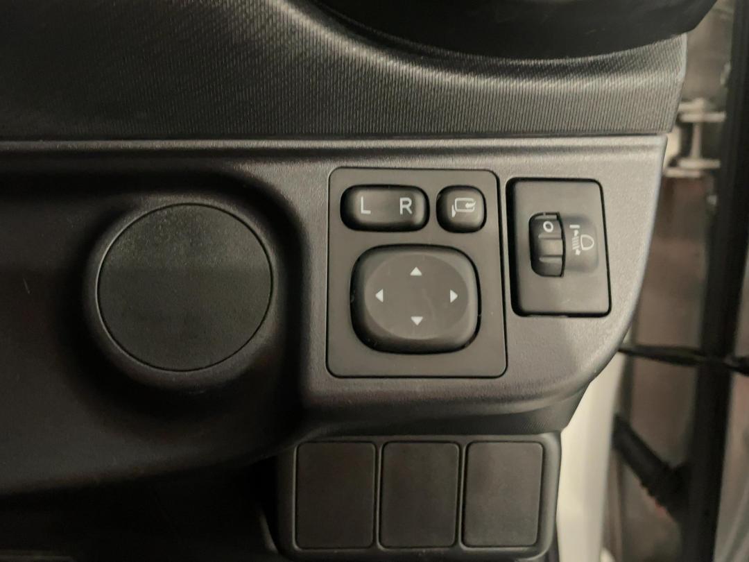 Photo '24' of Toyota Aqua