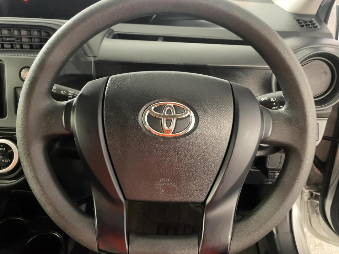 Photo '25' of Toyota Aqua