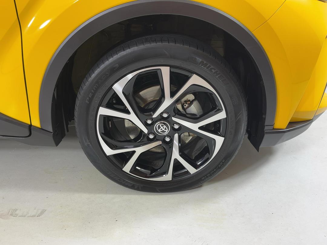 Photo '9' of Toyota C-HR