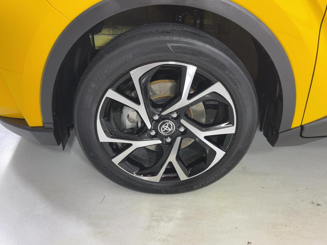 Photo '10' of Toyota C-HR